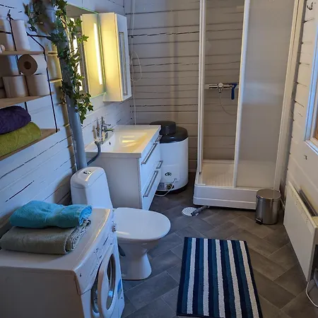 Tommy And Ailins Apartment Overbygd